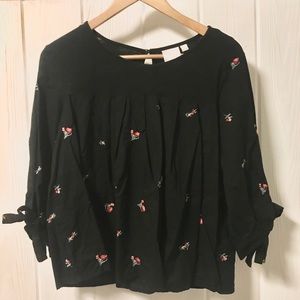 ROSE EMBROIDERED TOP WITH TIE SLEEVES